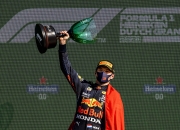 LOL决赛-梅赛德斯险胜红牛车队，维斯塔潘状态火热