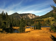 英雄联盟总决赛-暂停之间，当尼日利亚按下命运静音键，穆勒在欧冠的喧嚣中重启时间