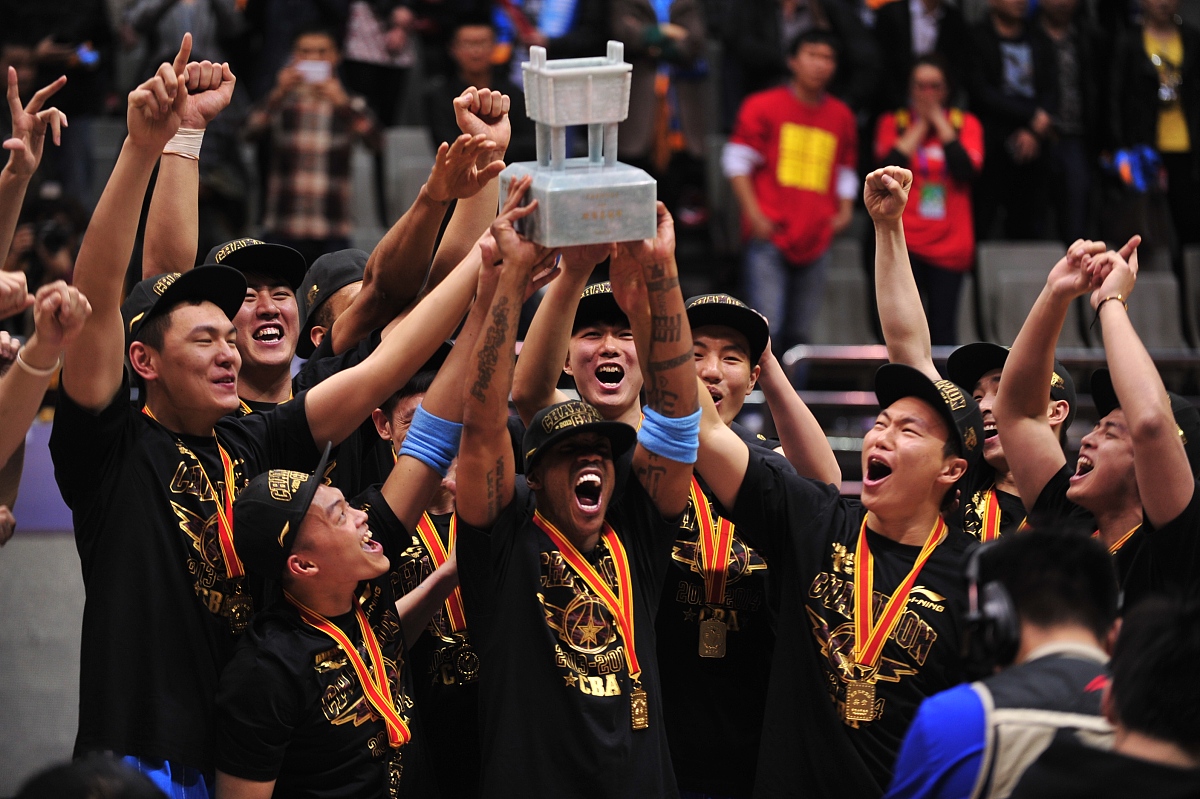 关于钓鱼岛队主教练调整阵容，提升整体实力的信息