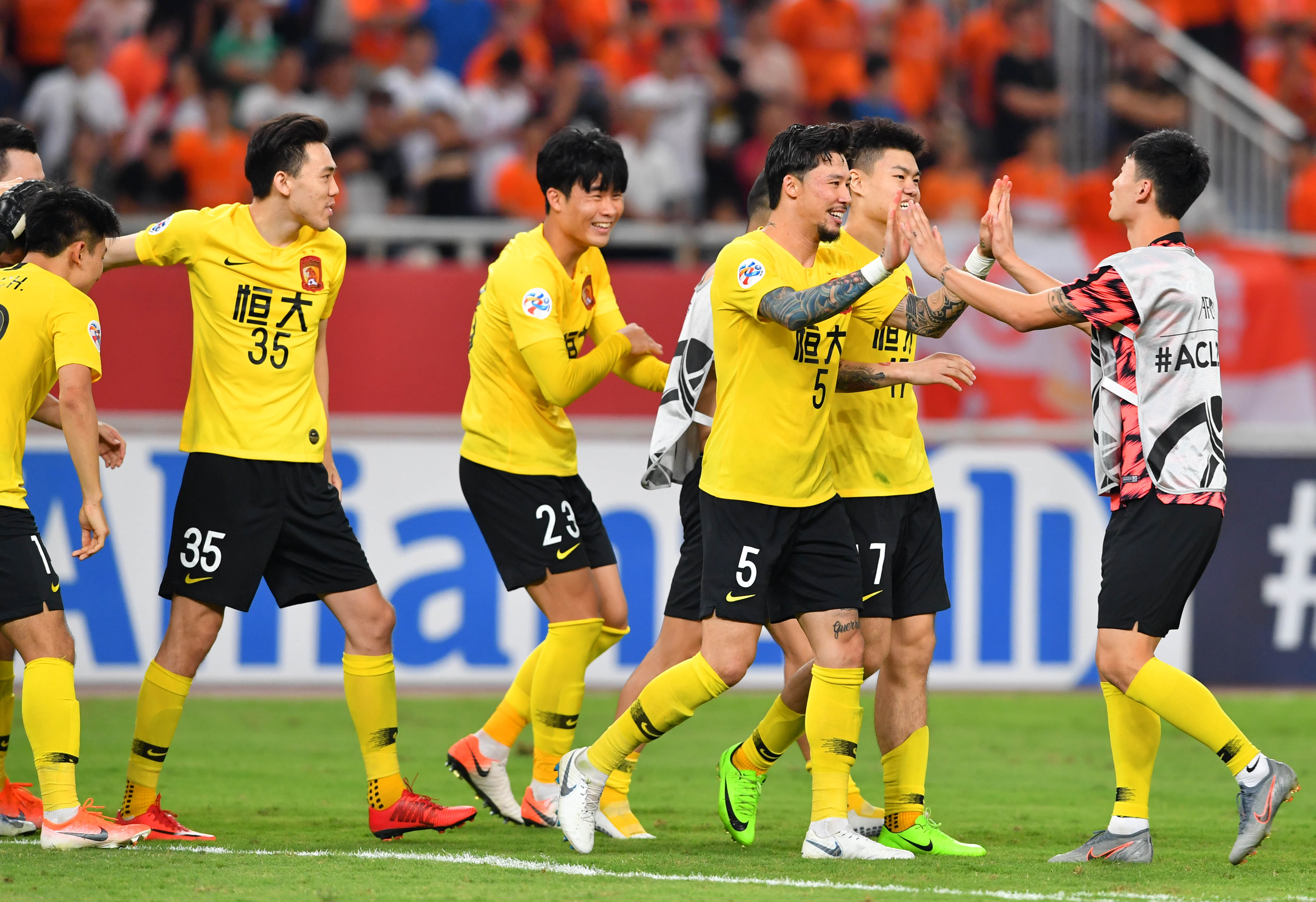 包含广州恒大备战亚冠赛事，追求辉煌的词条