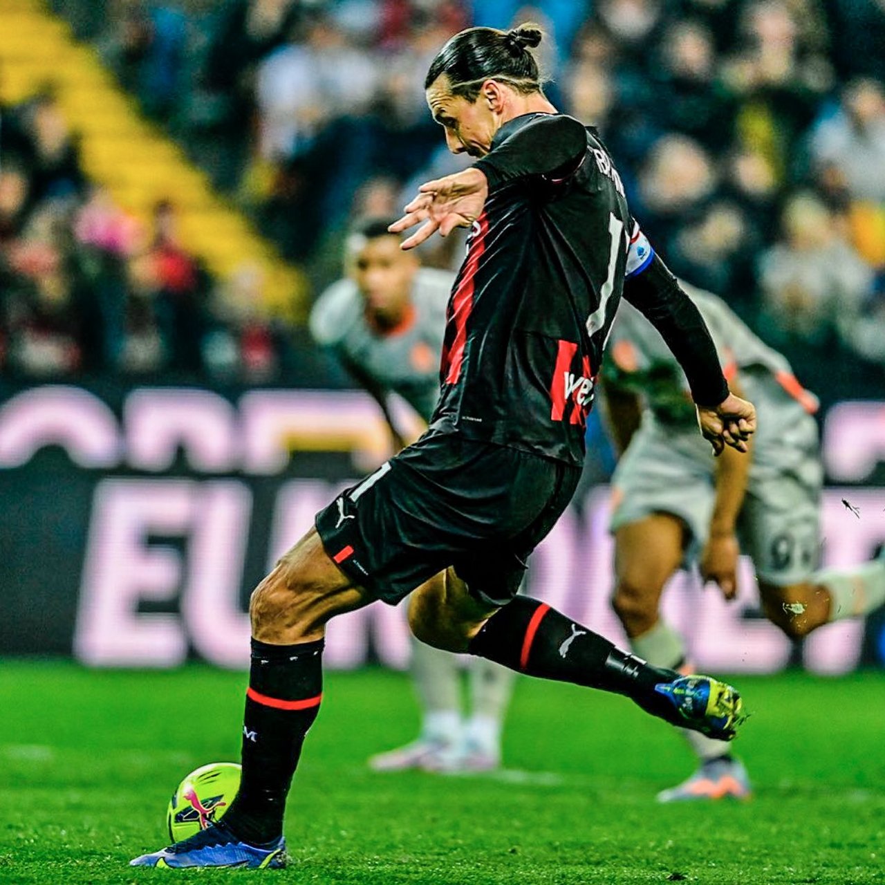 包含AC米兰客场大胜，连胜场次达到四场的词条