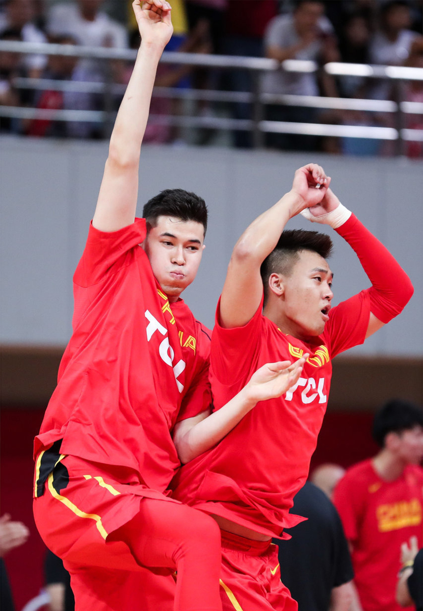 西南联队在热身赛中获得胜利夺冠