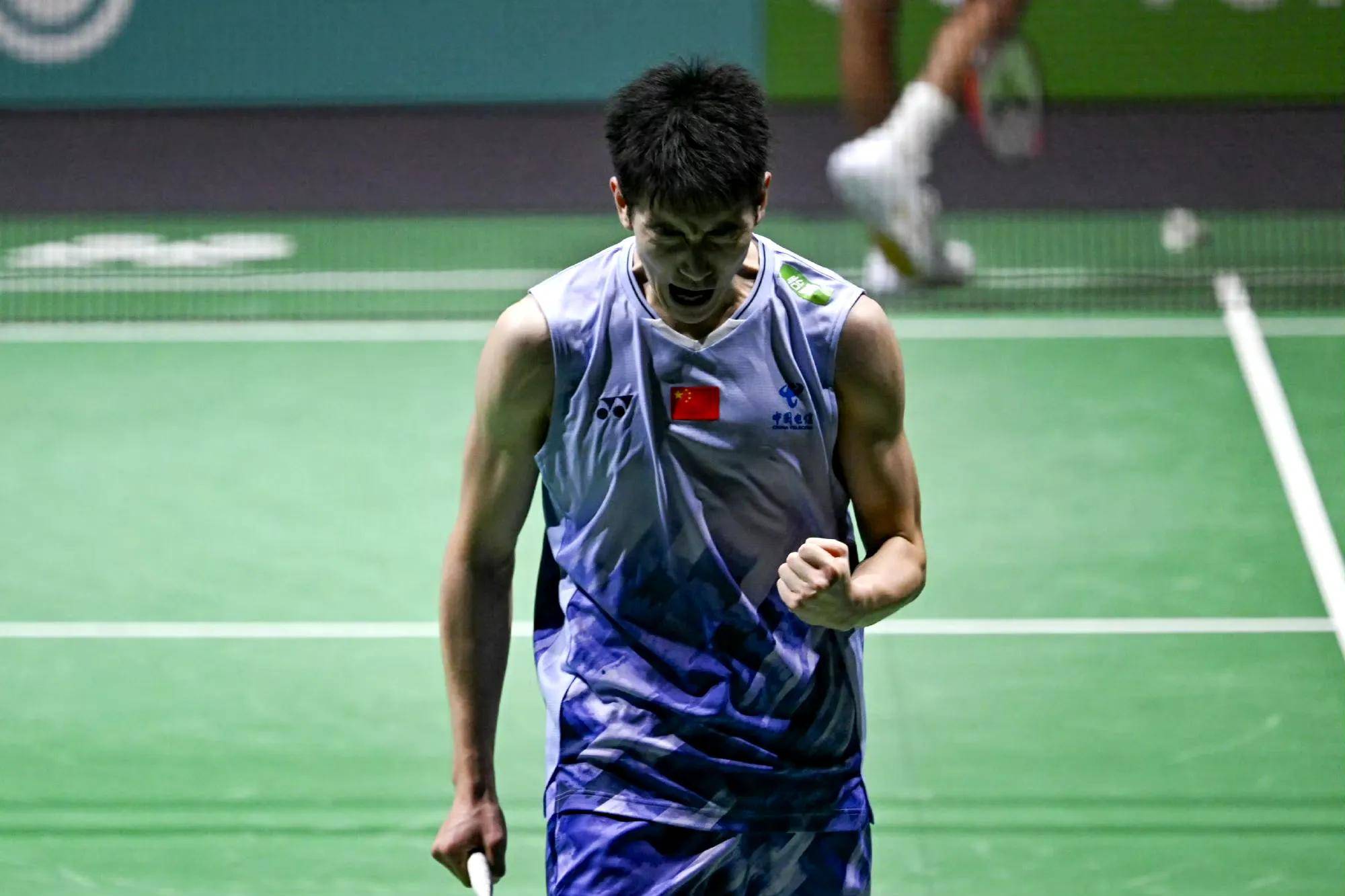 球星爆发！羽毛球赛场再现神级操作的简单介绍