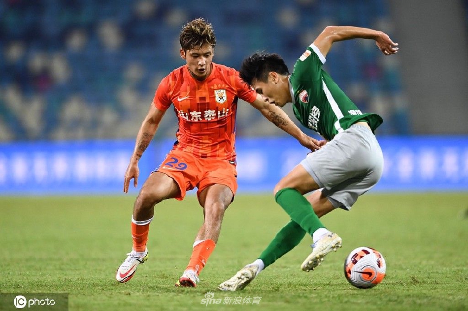 深圳队完胜山东队，浓眉哥高光表现