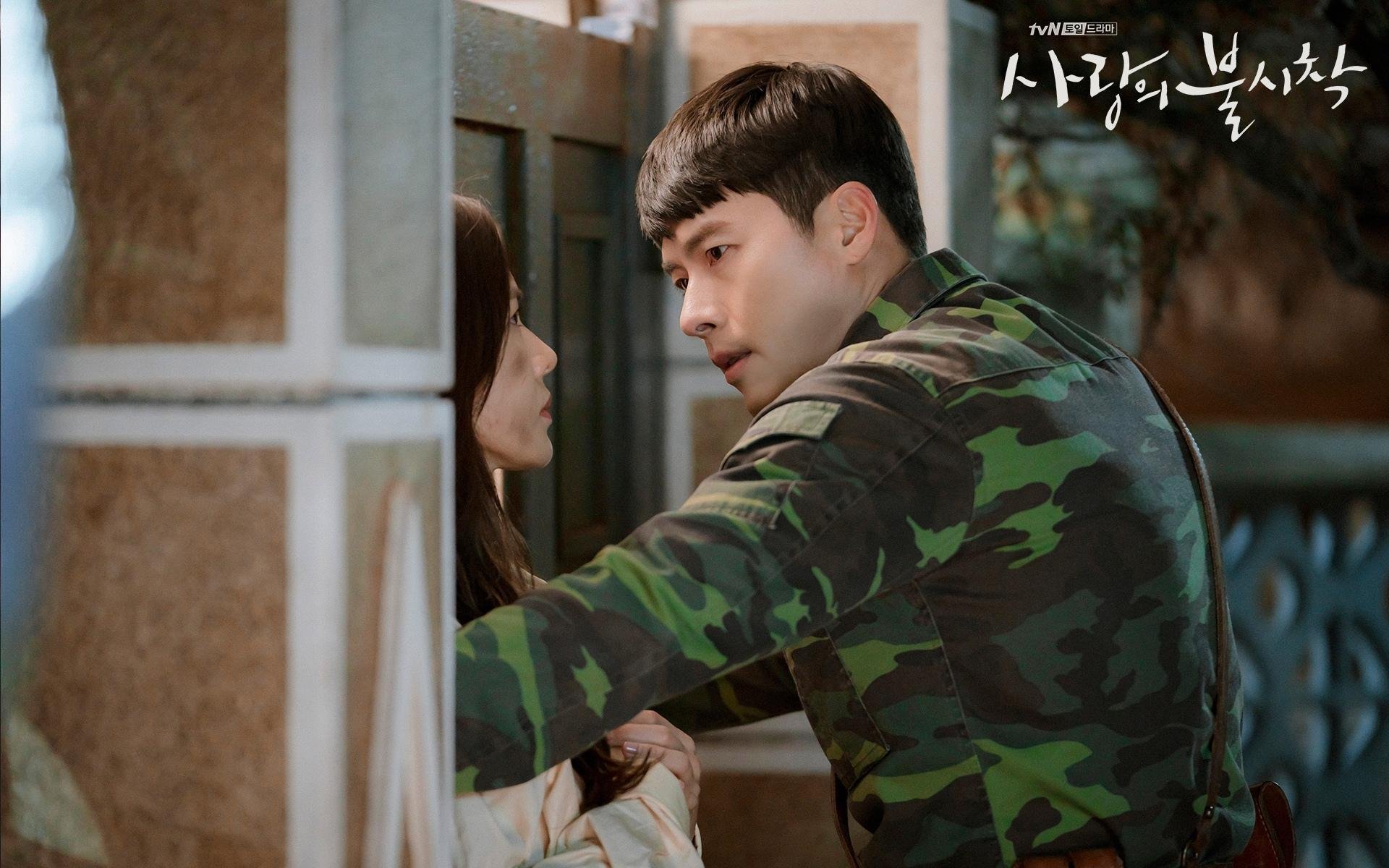 用铁索与焰火击碎金元足球,塞维利亚的欧联杯密码与曼联的无声叹息